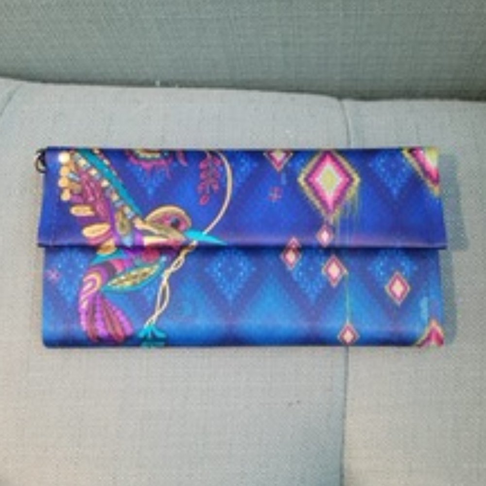Blue wallet with humming-bird